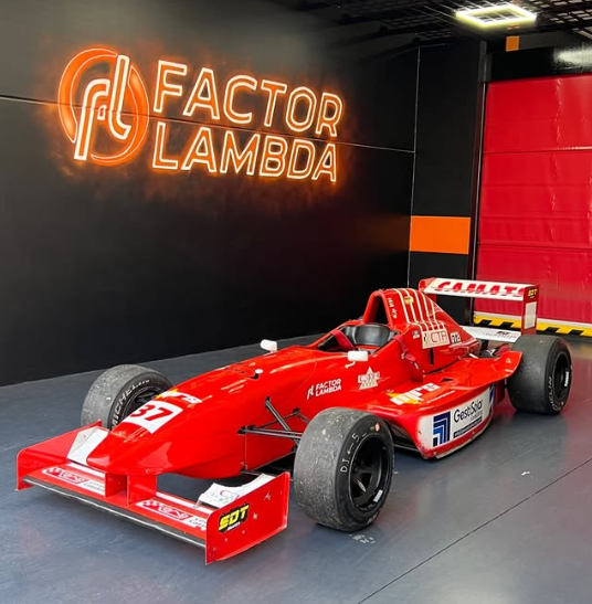 Monoplaza rojo en Factor Lambda